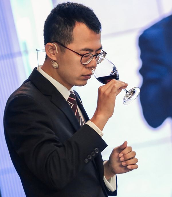 大中华区侍酒师大赛冠军陆凯文，摄于上海