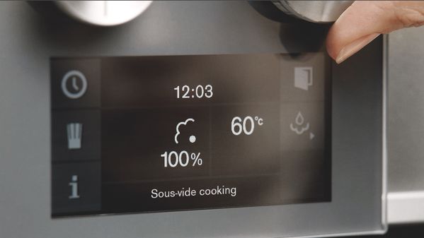 带旋钮的 TFT 显示屏，可显示真空低温烹饪程序